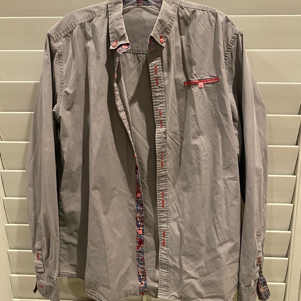 Coof Andy Women’s L Gray Button-Up Shirt with Paisley Accents